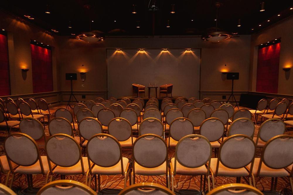 קומודורו ריבהדאביה Austral Plaza Hotel מראה חיצוני תמונה