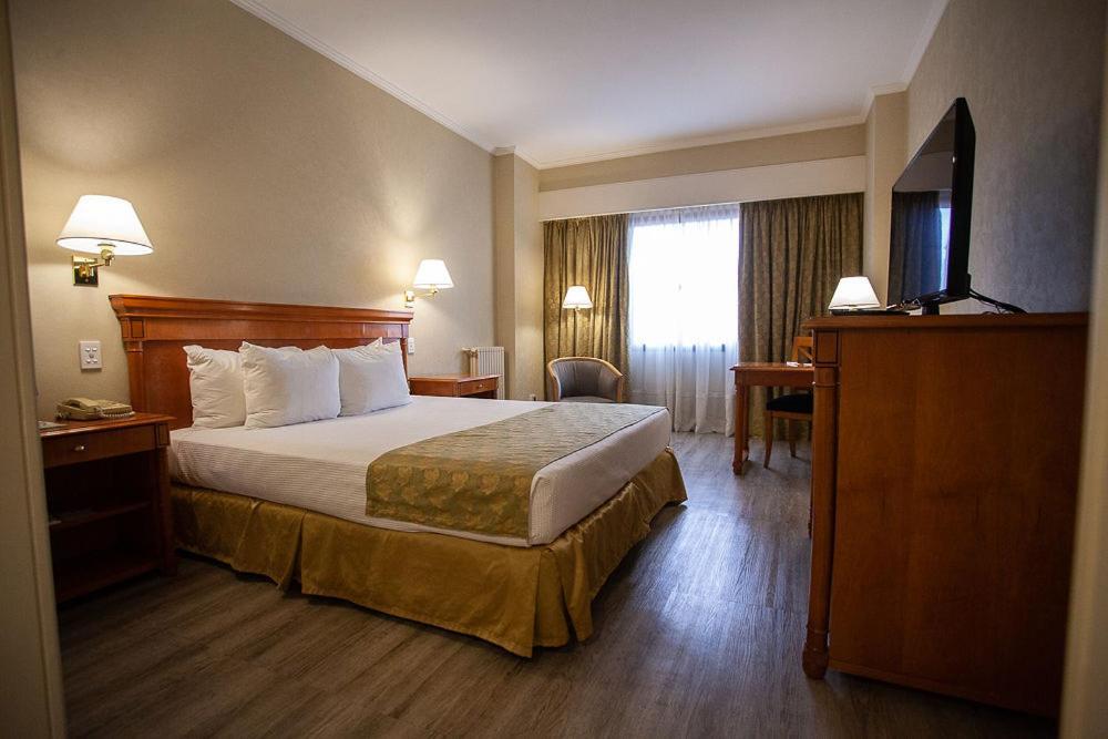 קומודורו ריבהדאביה Austral Plaza Hotel מראה חיצוני תמונה
