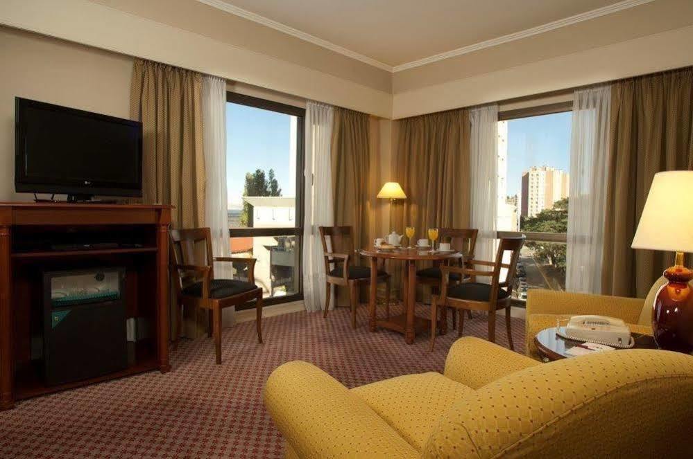 קומודורו ריבהדאביה Austral Plaza Hotel מראה חיצוני תמונה