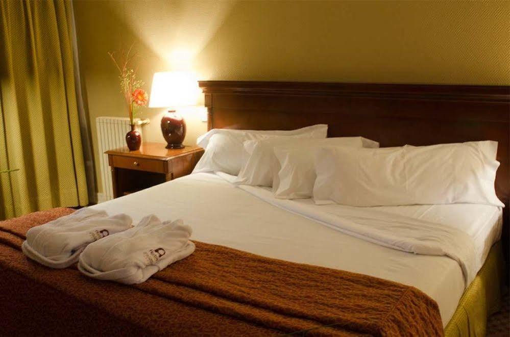קומודורו ריבהדאביה Austral Plaza Hotel מראה חיצוני תמונה