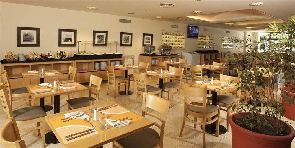 קומודורו ריבהדאביה Austral Plaza Hotel מראה חיצוני תמונה